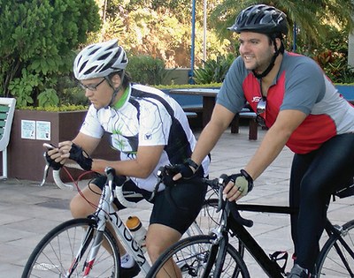 Leandro Rodrigues e Fábio Teodoro são analistas de desenvolvimento do Serpro e utilizam com frequência aplicativos para pedalar que monitoram o desempenho